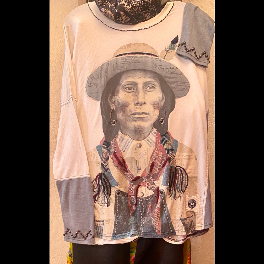 Double D Ranch cream colored tunic size large.